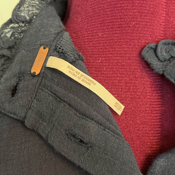 Free People Navy Blue Sheer Blouse w/Lace Flower Detail Size XS, Very Unique - Picture 9 of 9